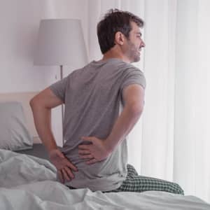 Lee más sobre el artículo ¿Cómo dormir con una hernia discal?
