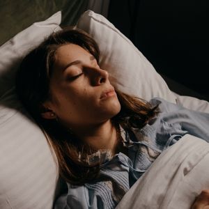 Lee más sobre el artículo ¿Cómo fingir dormir?