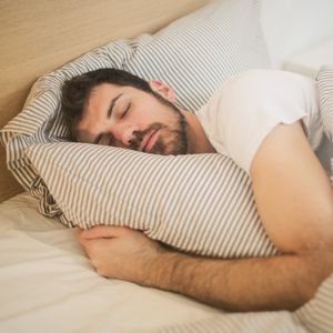 Lee más sobre el artículo ¿Cómo fingir que has dormido bien toda la noche?